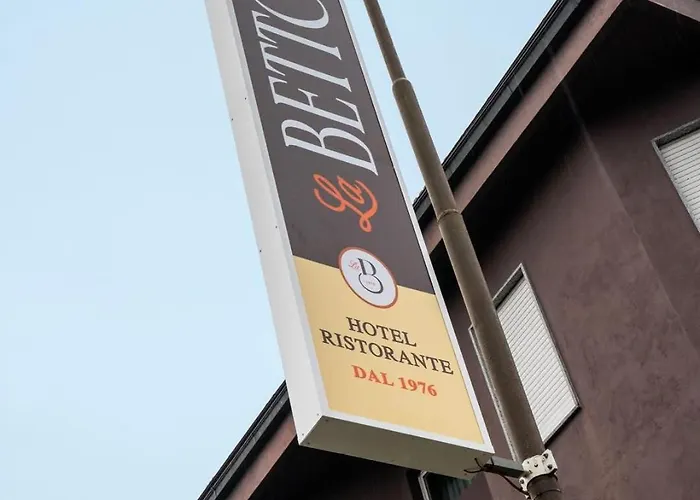 מלון Hotel Ristorante La Bettola 3*